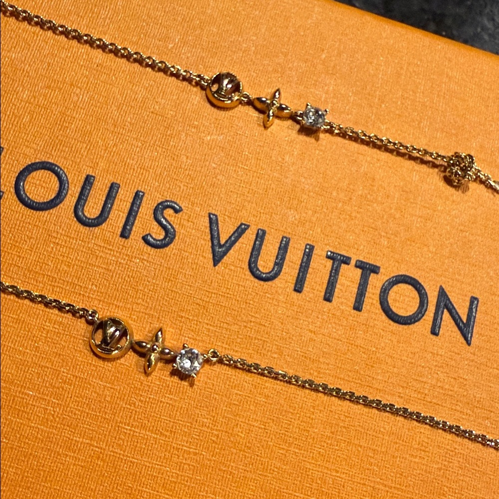 Petit Louis Vuitton Necklace & Bracelet 💫 - Picture 3 of 10